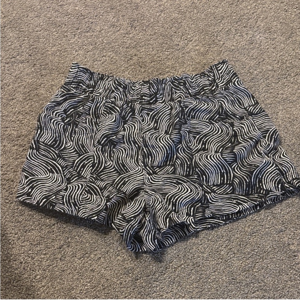 a new day Black and White Swirl Pattern Athletic Shorts